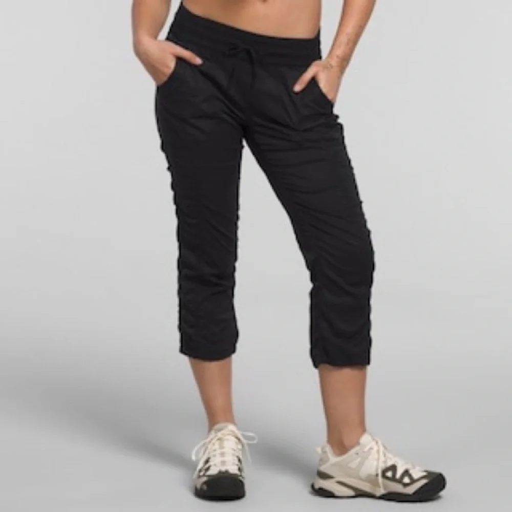 The North Face Cropped Pants Womens XS Black Sweat Drawstring Pockets - Picture 1 of 5